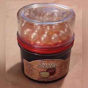 Floral Bouquet Bath Beads - Red and Black